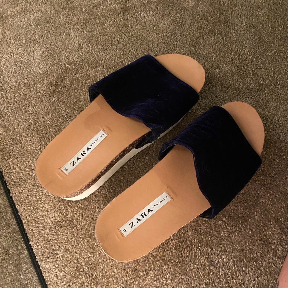ZARA platform slides - Picture 3 of 4